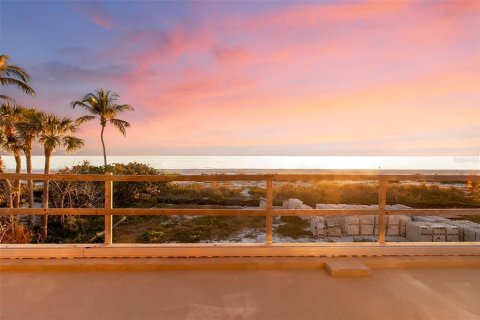 House in Longboat Key, Florida 11 bedrooms, 1597.83 sq.m. № 2204464 - photo 25