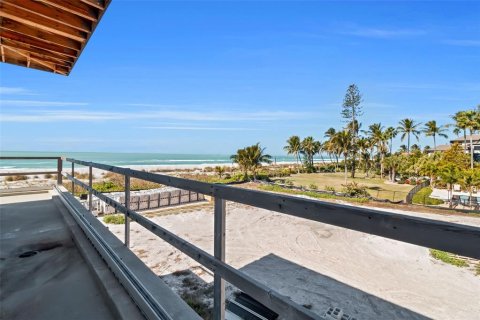 House in Longboat Key, Florida 11 bedrooms, 1597.83 sq.m. № 2204464 - photo 24
