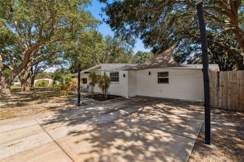 Casa en venta en Tampa, Florida, 4 dormitorios, 163.04 m2 № 2221884 - foto 30