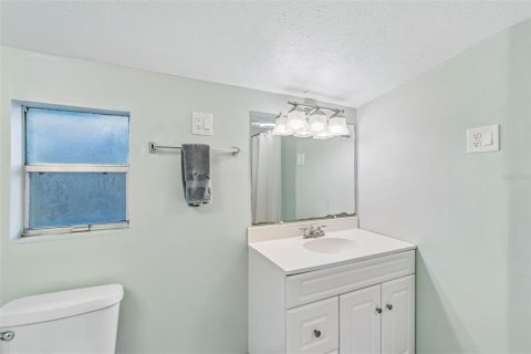 Casa en venta en Tampa, Florida, 4 dormitorios, 163.04 m2 № 2221884 - foto 18