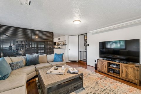 Casa en venta en Tampa, Florida, 4 dormitorios, 163.04 m2 № 2221884 - foto 11