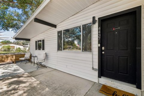 Casa en venta en Tampa, Florida, 4 dormitorios, 163.04 m2 № 2221884 - foto 3