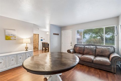 Casa en venta en Tampa, Florida, 4 dormitorios, 163.04 m2 № 2221884 - foto 4