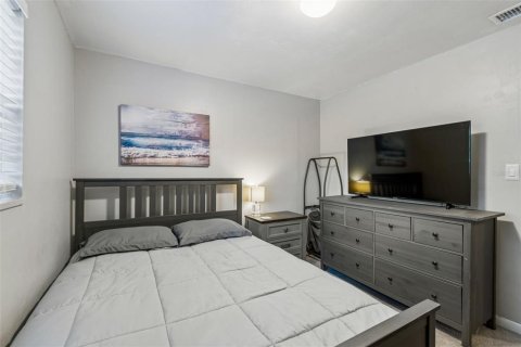 Casa en venta en Tampa, Florida, 4 dormitorios, 163.04 m2 № 2221884 - foto 19