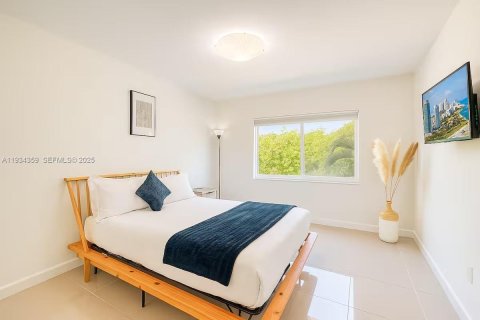 Снять в аренду кондоминиум в Бей-Харбор-Айлендс, Флорида 1 спальня, 762.54м2, № 1992690 - фото 4