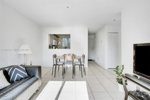 Condo in Miami, Florida, 2 bedrooms  № 2028746 - photo 4