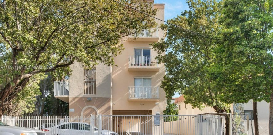 Condo in Miami, Florida, 2 bedrooms  № 2028746