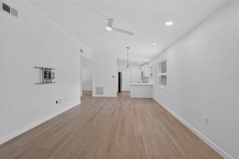Villa ou maison à louer à Sarasota, Floride: 3 chambres, 106.74 m2 № 2401137 - photo 9