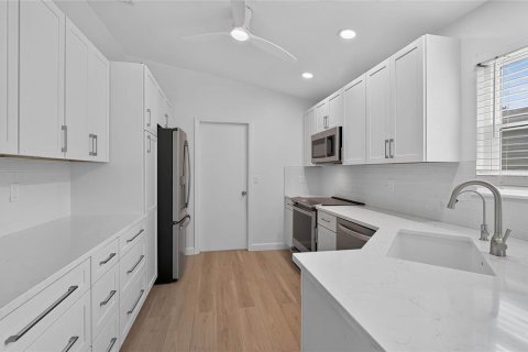 Villa ou maison à louer à Sarasota, Floride: 3 chambres, 106.74 m2 № 2401137 - photo 5