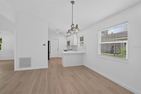 Villa ou maison à louer à Sarasota, Floride: 3 chambres, 106.74 m2 № 2401137 - photo 8