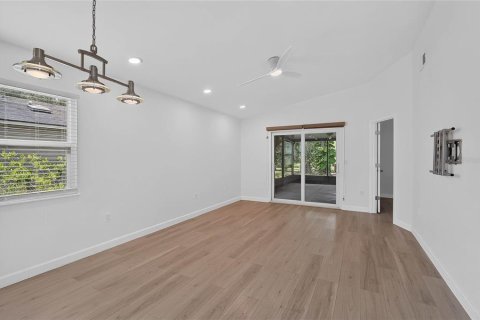 Villa ou maison à louer à Sarasota, Floride: 3 chambres, 106.74 m2 № 2401137 - photo 7
