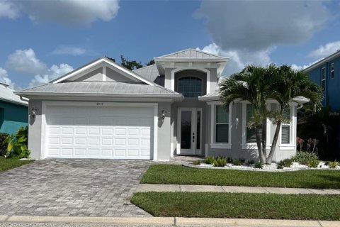 House in Apollo Beach, Florida 4 bedrooms, 198.72 sq.m. № 1869136 - photo 1