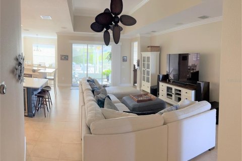 House in Apollo Beach, Florida 4 bedrooms, 198.72 sq.m. № 1869136 - photo 7