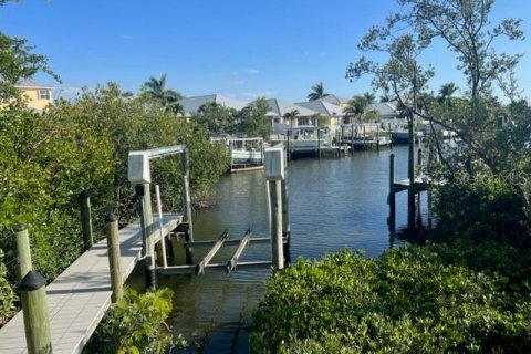 House in Apollo Beach, Florida 4 bedrooms, 198.72 sq.m. № 1869136 - photo 2