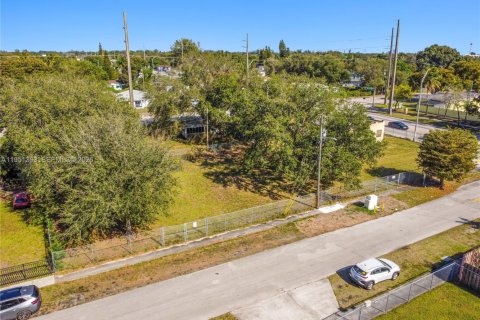 Villa ou maison à vendre à Miami, Floride: 2 chambres, 98.1 m2 № 2007325 - photo 11
