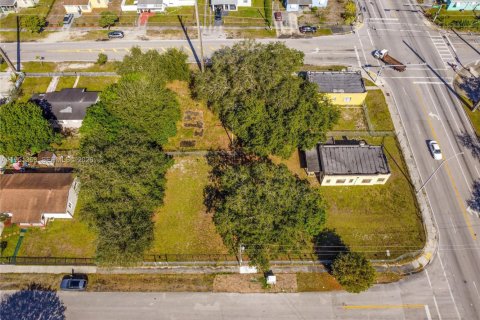Villa ou maison à vendre à Miami, Floride: 2 chambres, 98.1 m2 № 2007325 - photo 5