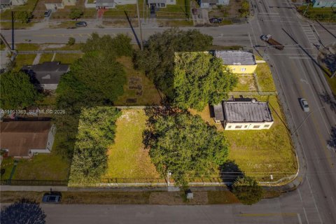 Villa ou maison à vendre à Miami, Floride: 2 chambres, 98.1 m2 № 2007325 - photo 12