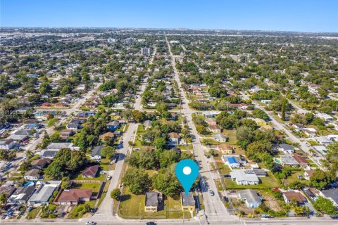 Villa ou maison à vendre à Miami, Floride: 2 chambres, 98.1 m2 № 2007325 - photo 13