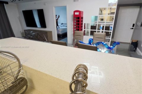 Condo in Miramar, Florida, 3 bedrooms  № 1713276 - photo 11