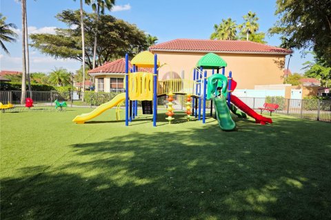 Condo in Miramar, Florida, 3 bedrooms  № 1713276 - photo 4