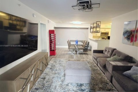 Condo in Miramar, Florida, 3 bedrooms  № 1713276 - photo 10