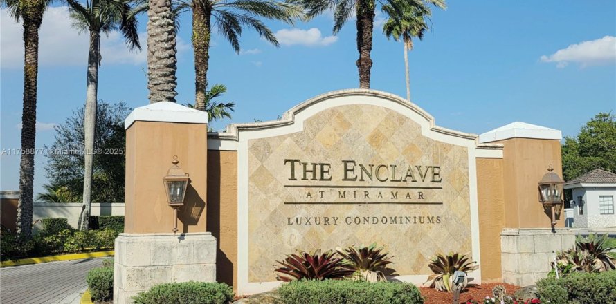 Condo in Miramar, Florida, 3 bedrooms  № 1713276