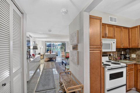 Copropriété à vendre à Lake Worth, Floride: 3 chambres, 113.81 m2 № 2345729 - photo 4