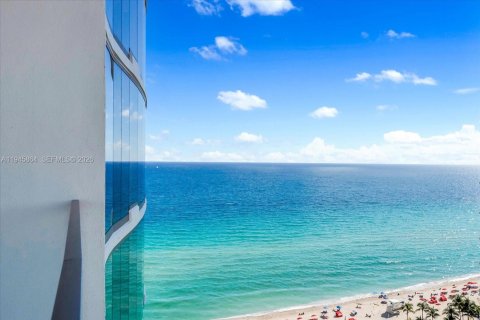 Condo in Sunny Isles Beach, Florida, 5 bedrooms  № 2002721 - photo 12