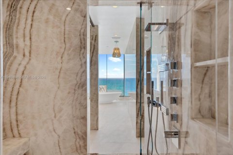 Condo in Sunny Isles Beach, Florida, 5 bedrooms  № 2002721 - photo 23