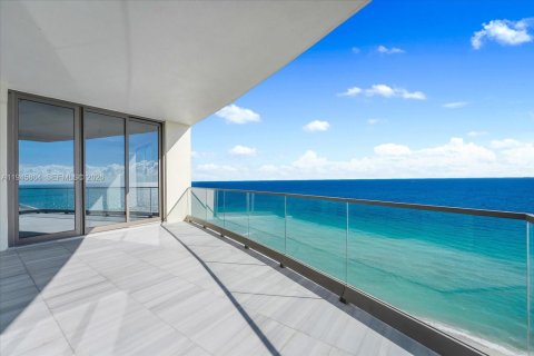 Condo in Sunny Isles Beach, Florida, 5 bedrooms  № 2002721 - photo 14
