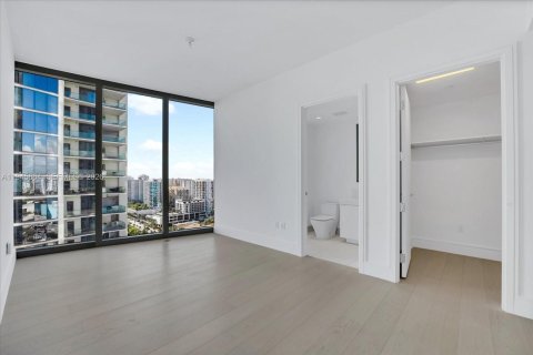 Condo in Sunny Isles Beach, Florida, 5 bedrooms  № 2002721 - photo 29