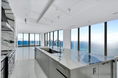 Condo in Sunny Isles Beach, Florida, 5 bedrooms  № 2002721 - photo 9