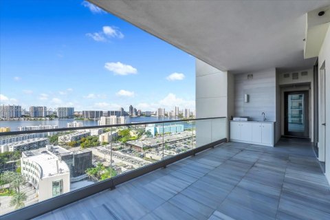 Condo in Sunny Isles Beach, Florida, 5 bedrooms  № 2002721 - photo 11