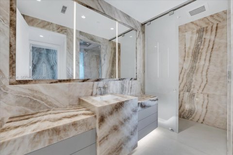 Condo in Sunny Isles Beach, Florida, 5 bedrooms  № 2002721 - photo 22