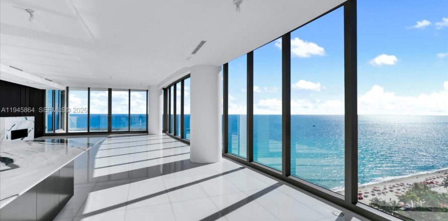 Condo in Sunny Isles Beach, Florida, 5 bedrooms  № 2002721