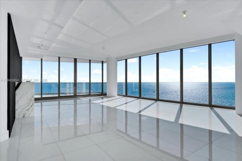 Condo in Sunny Isles Beach, Florida, 5 bedrooms  № 2002721 - photo 2