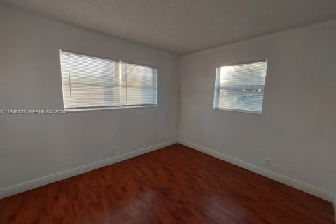 Condo in North Lauderdale, Florida, 3 bedrooms  № 2004847 - photo 6