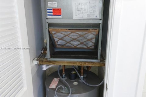 Condo in North Lauderdale, Florida, 3 bedrooms  № 2004847 - photo 8