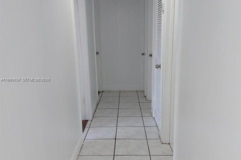 Condo in North Lauderdale, Florida, 3 bedrooms  № 2004847 - photo 7