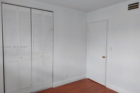 Condo in North Lauderdale, Florida, 3 bedrooms  № 2004847 - photo 5