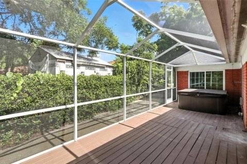 House in Tampa, Florida 3 bedrooms, 141.77 sq.m. № 1827811 - photo 18