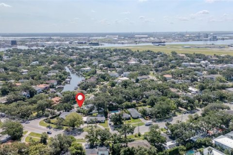 House in Tampa, Florida 3 bedrooms, 141.77 sq.m. № 1827811 - photo 4
