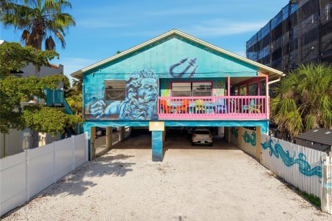 Commercial property in Sarasota, Florida 4 bedrooms, 167.5 sq.m. № 2122170