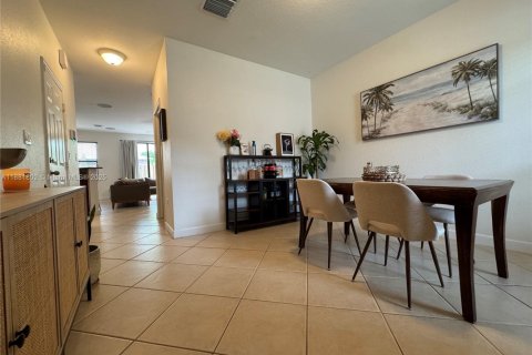 Купить таунхаус в Хомстед, Флорида 3 спальни, 153.85м2, № 1924890 - фото 3