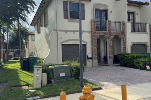 Купить таунхаус в Хомстед, Флорида 3 спальни, 153.85м2, № 1924890 - фото 1
