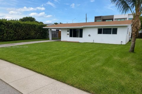 Villa ou maison à louer à Fort Lauderdale, Floride: 3 chambres, 139.35 m2 № 2297776 - photo 2