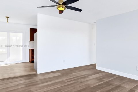 Villa ou maison à louer à Fort Lauderdale, Floride: 3 chambres, 139.35 m2 № 2297776 - photo 4