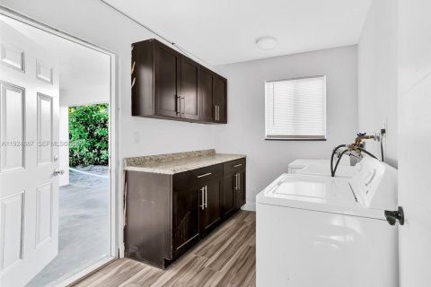 Villa ou maison à louer à Fort Lauderdale, Floride: 3 chambres, 139.35 m2 № 2297776 - photo 16