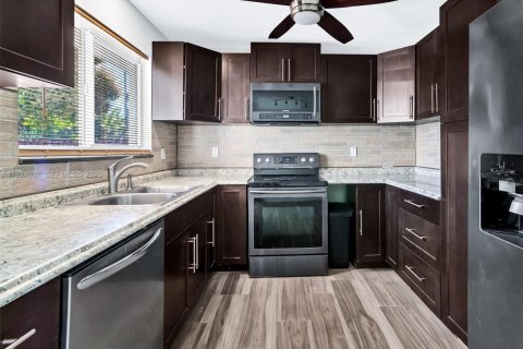 Villa ou maison à louer à Fort Lauderdale, Floride: 3 chambres, 139.35 m2 № 2297776 - photo 13