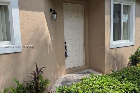 Villa ou maison à louer à Pembroke Pines, Floride: 3 chambres, 120.03 m2 № 1947216 - photo 1